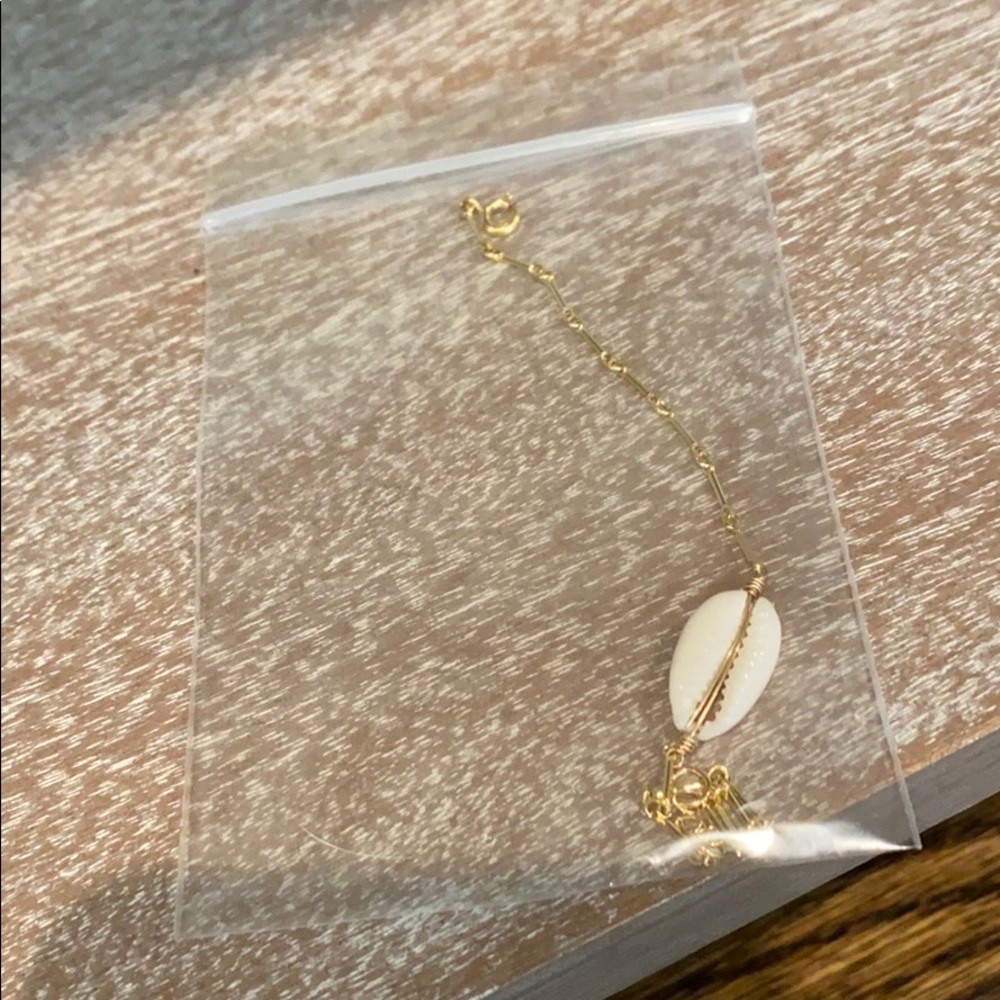 Puka Shell Gold Bracelet - Picture 3 of 3